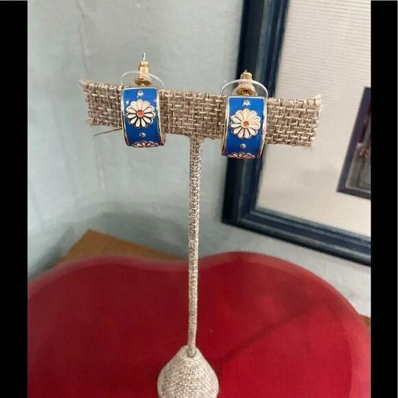 Flower Stud Earrings Cute Vintage Flower Earrings Gold, Blue & White #J2 - Picture 1 of 6